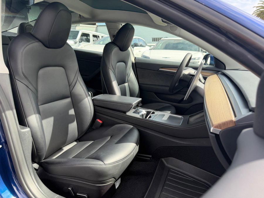 Used 2023 Tesla Model 3 Standard Range image 30