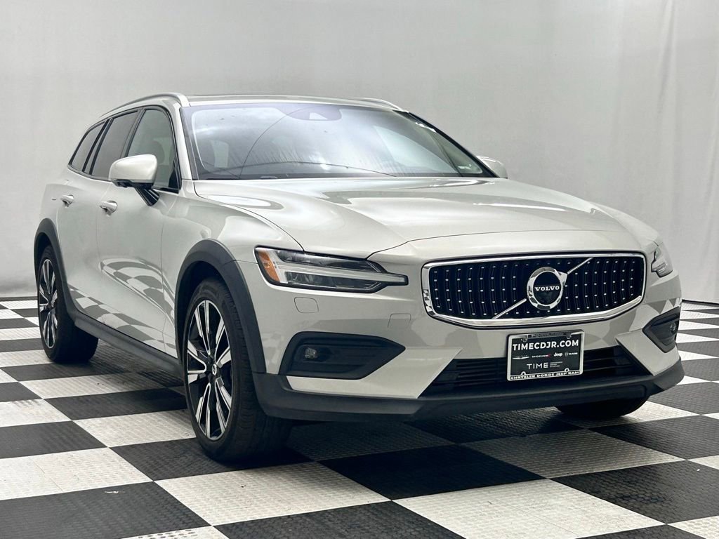 Used 2020 Volvo V60 T5 Cross Country AWD/4WD image 2