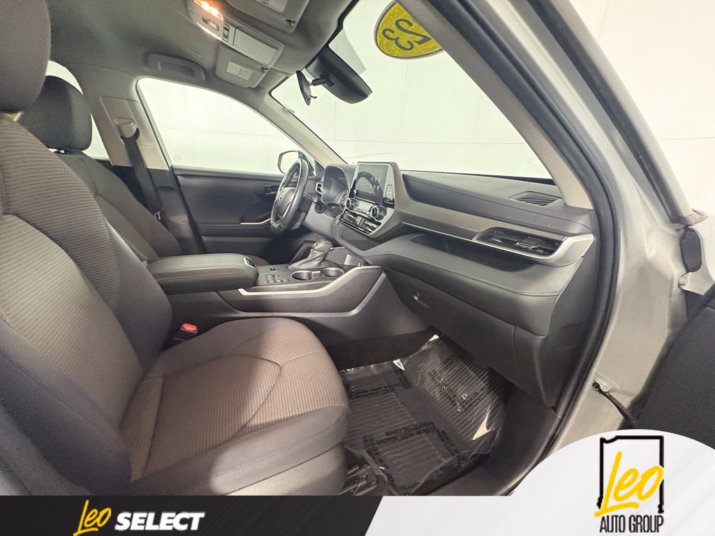 Used 2023 Toyota Highlander LE FWD image 18