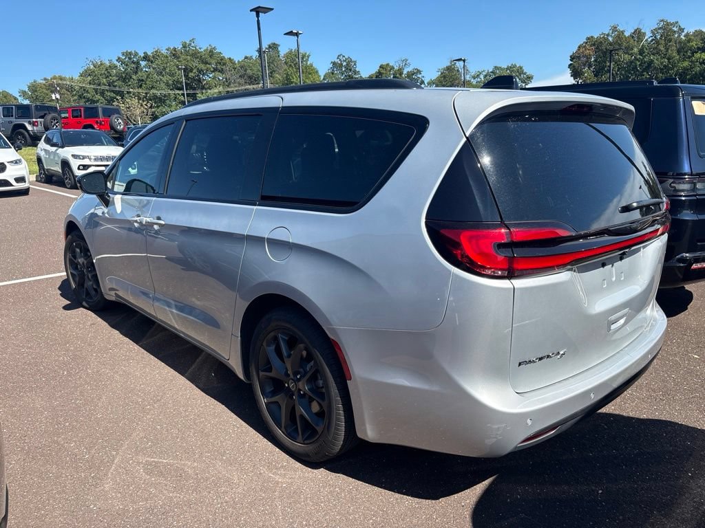 Used 2026 Chrysler Pacifica Select w/ S Appearance Package FWD image 3