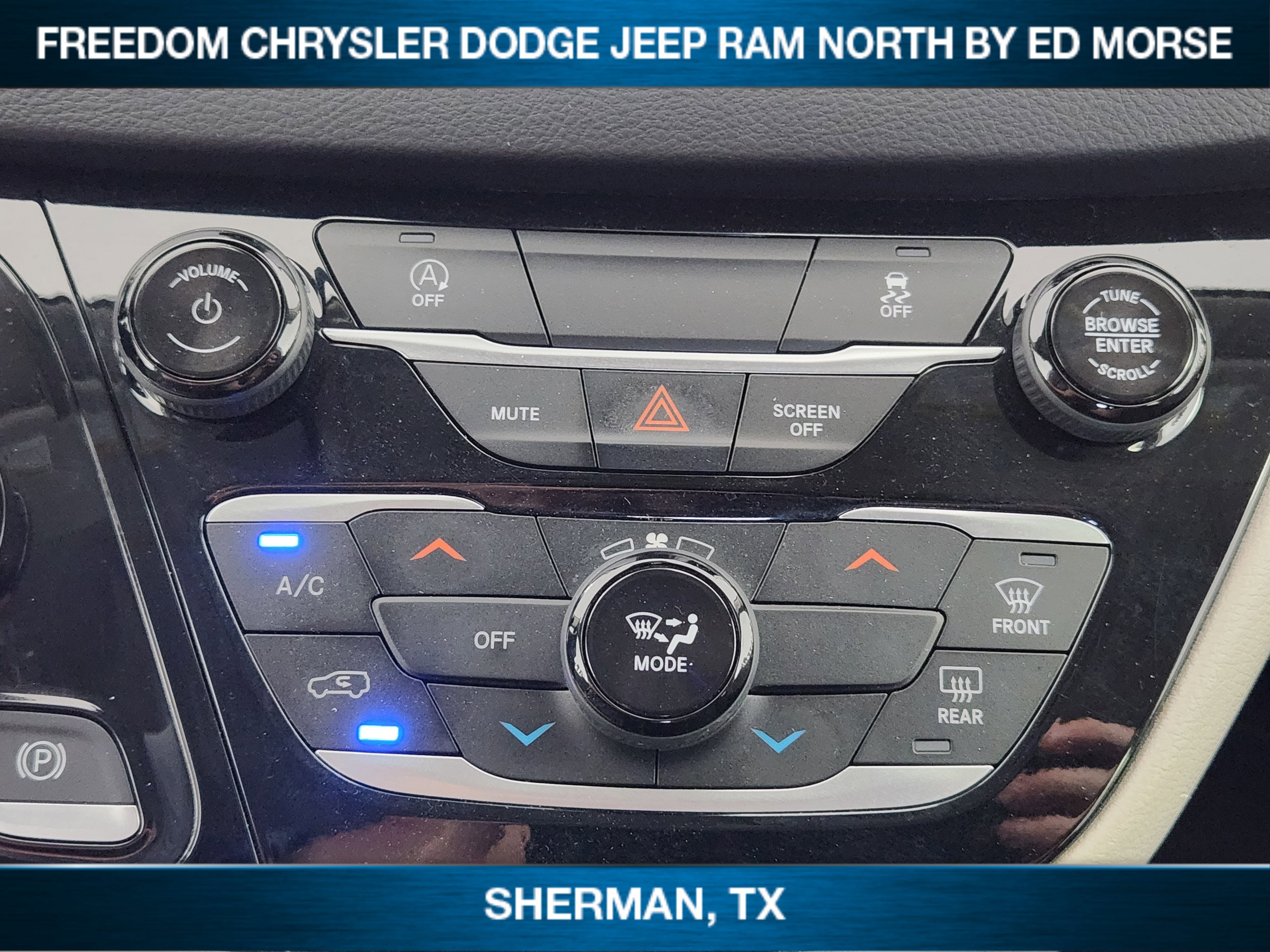 Used 2023 Chrysler Voyager LX image 14