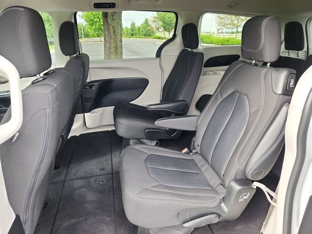 Used 2022 Chrysler Voyager LX FWD image 25
