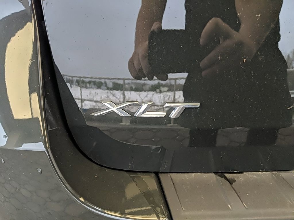 Used 2023 Ford Explorer XLT w/ Equipment Group 202A image 7