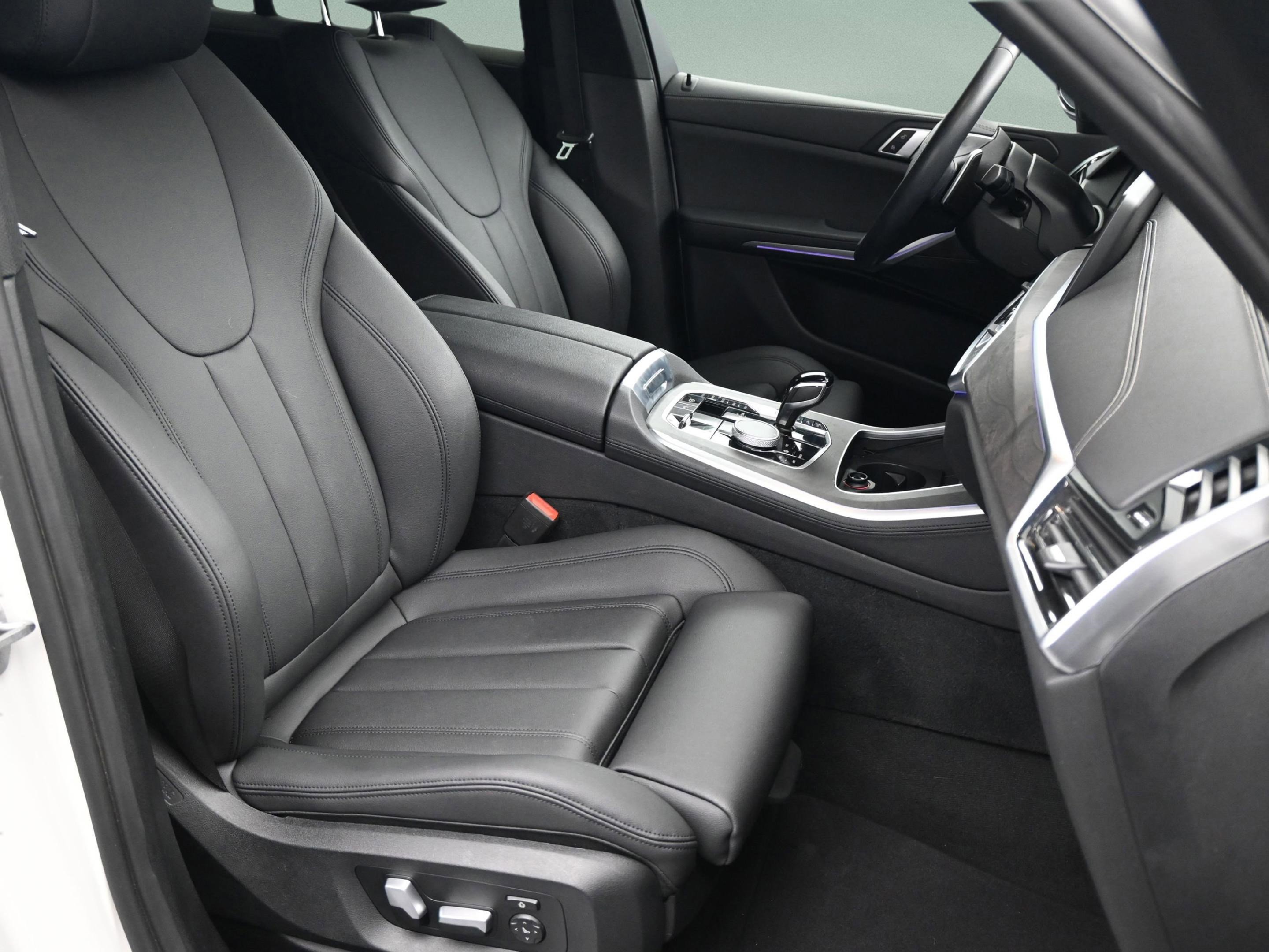 Used 2022 BMW X5 xDrive45e w/ Parking Assistance Package image 23