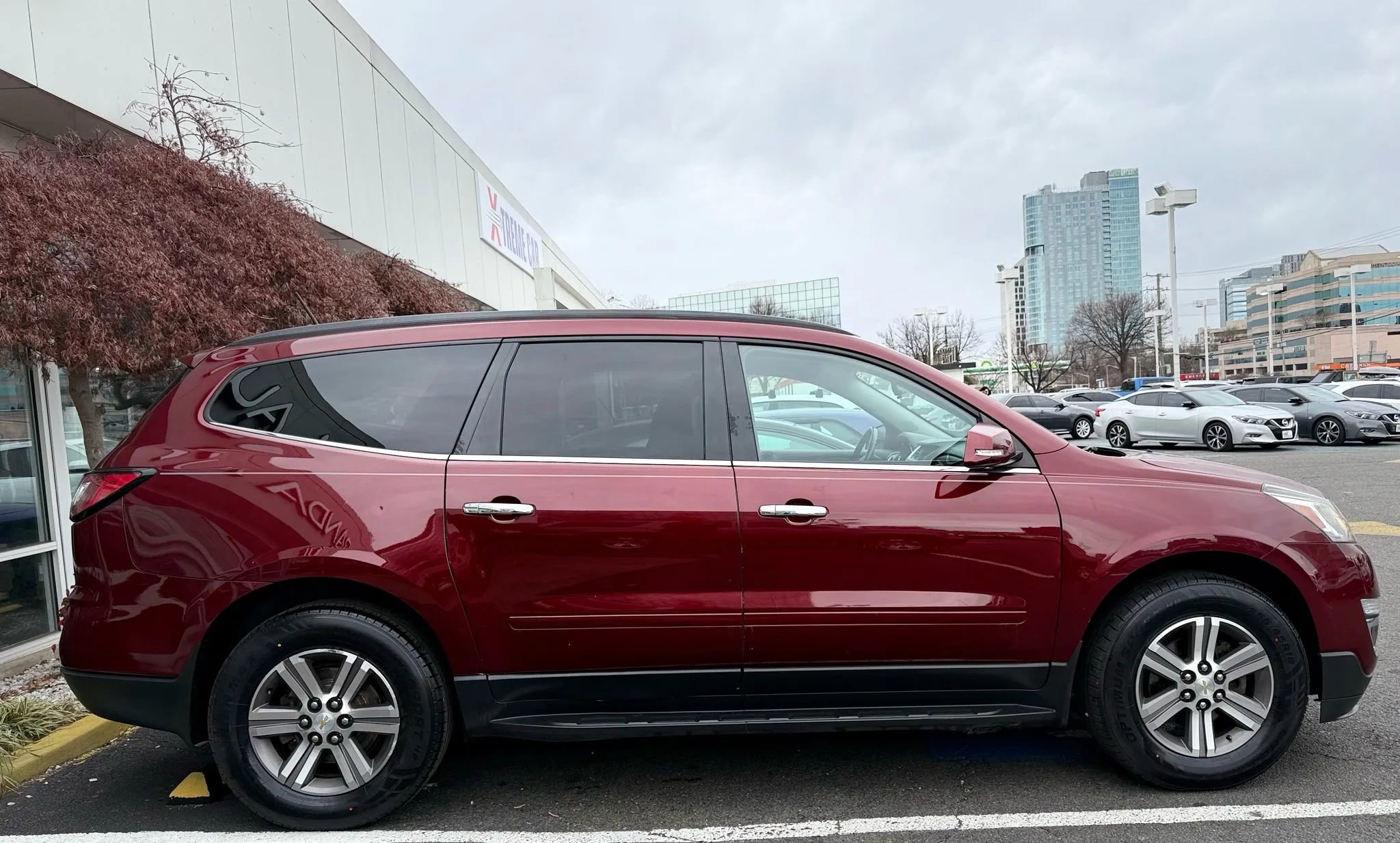 Used 2017 Chevrolet Traverse LT image 8