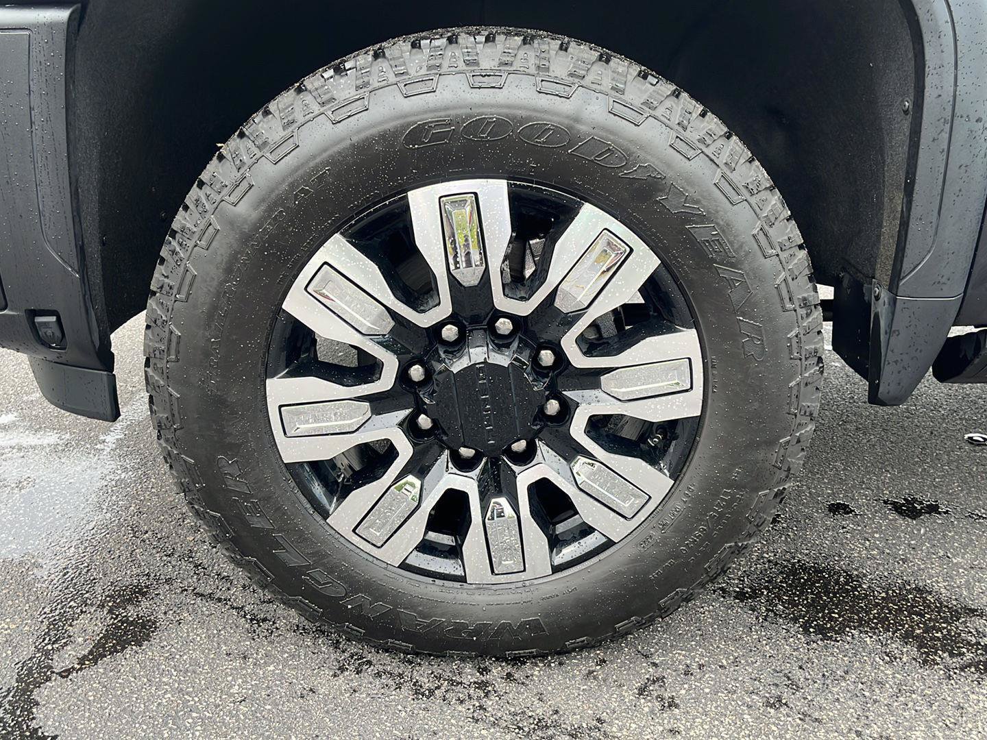 Used 2024 GMC Sierra 3500 Denali AWD/4WD image 22