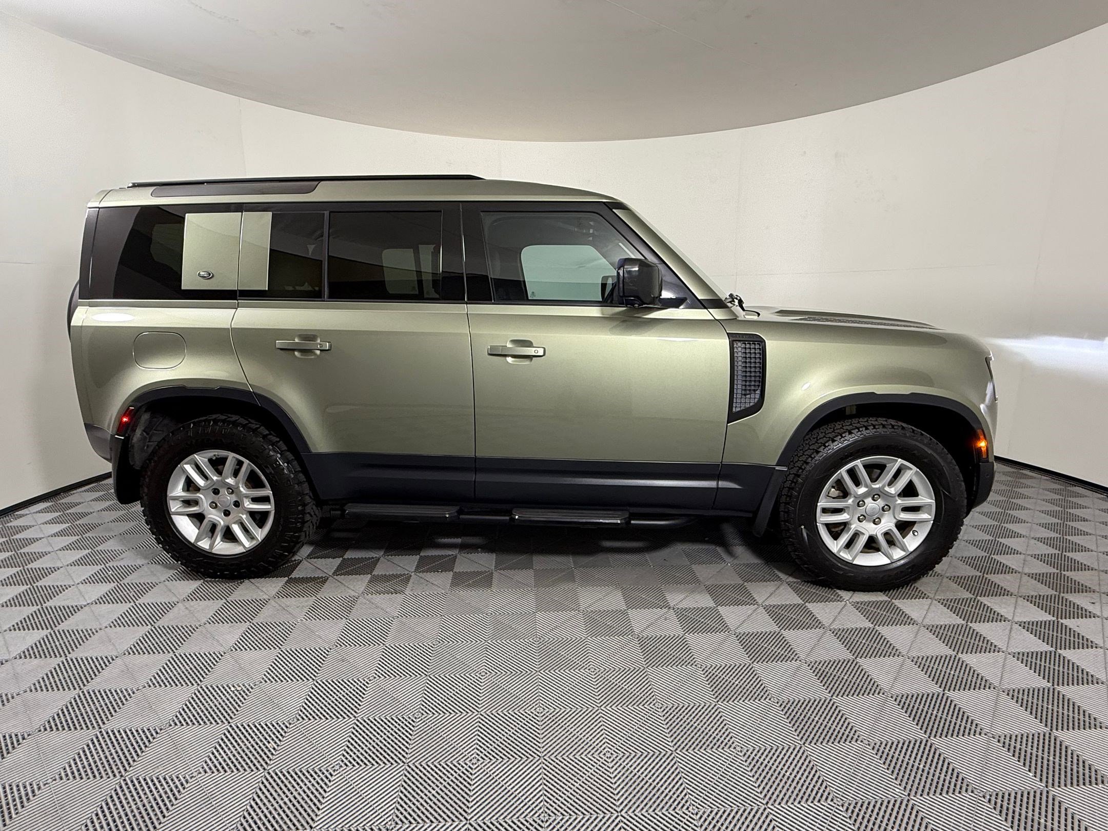 Used 2020 Land Rover Defender 110 S image 8