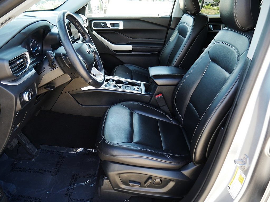 Used 2020 Ford Explorer XLT w/ Equipment Group 202A AWD/4WD image 11
