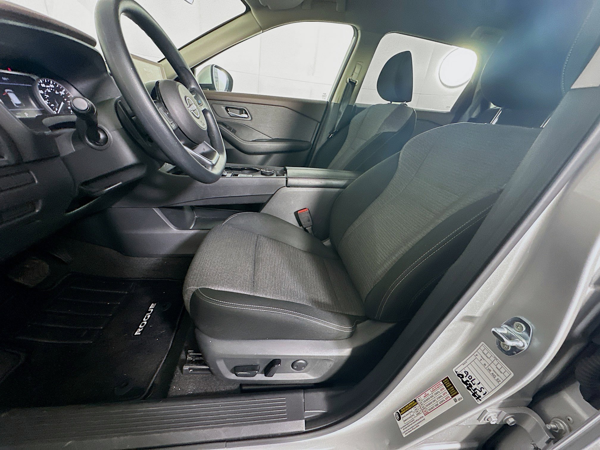 Used 2023 Nissan Rogue SV image 13