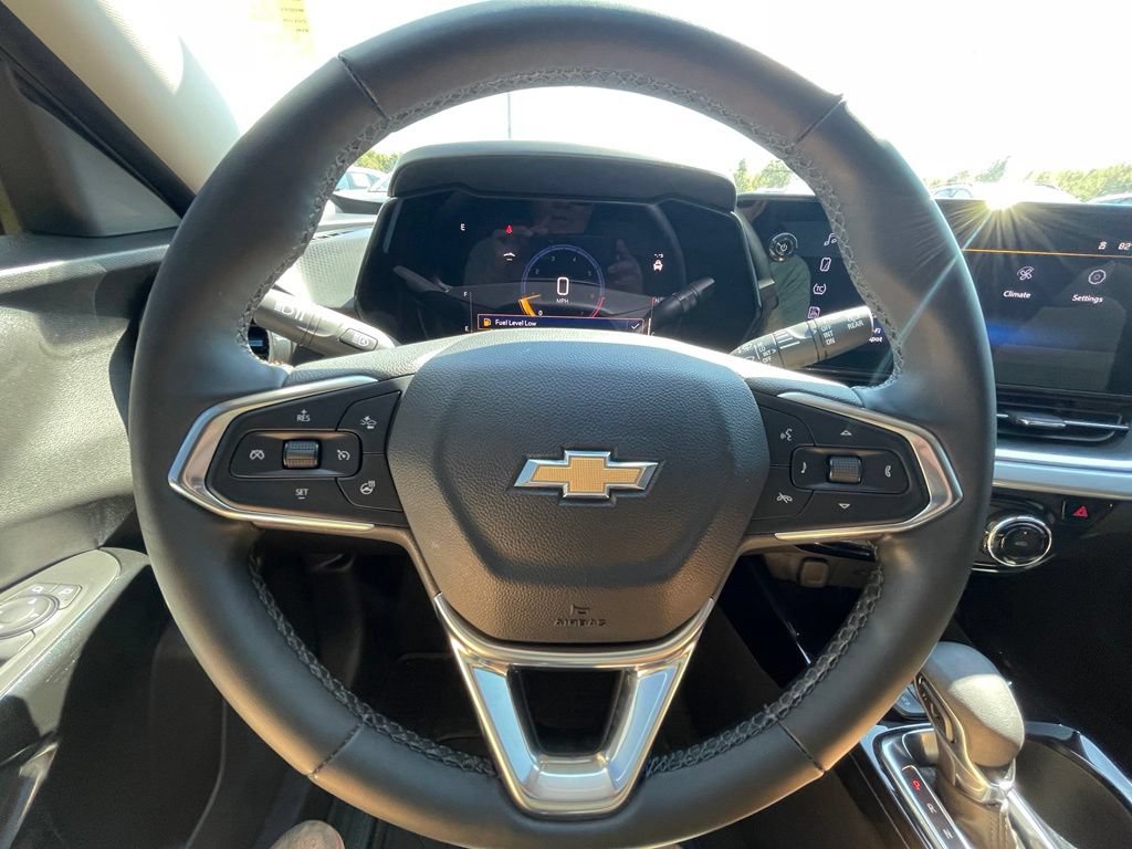 Used 2024 Chevrolet Trax LT w/ Driver Confidence Package FWD image 14