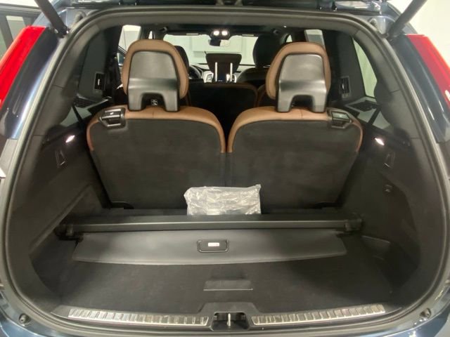 Certified 2025 Volvo XC90 B5 Plus AWD/4WD image 9