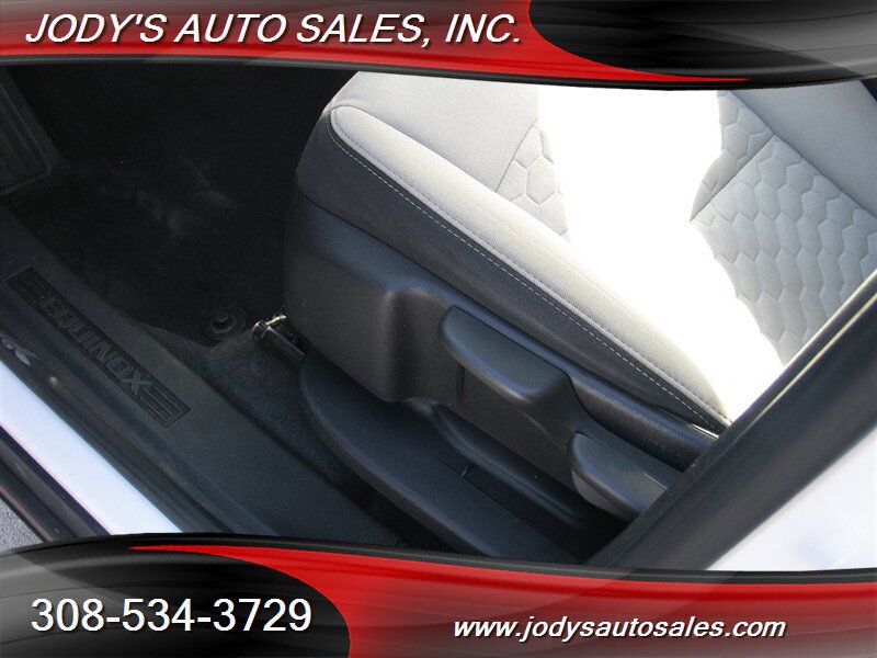 Used 2018 Chevrolet Equinox LS image 4