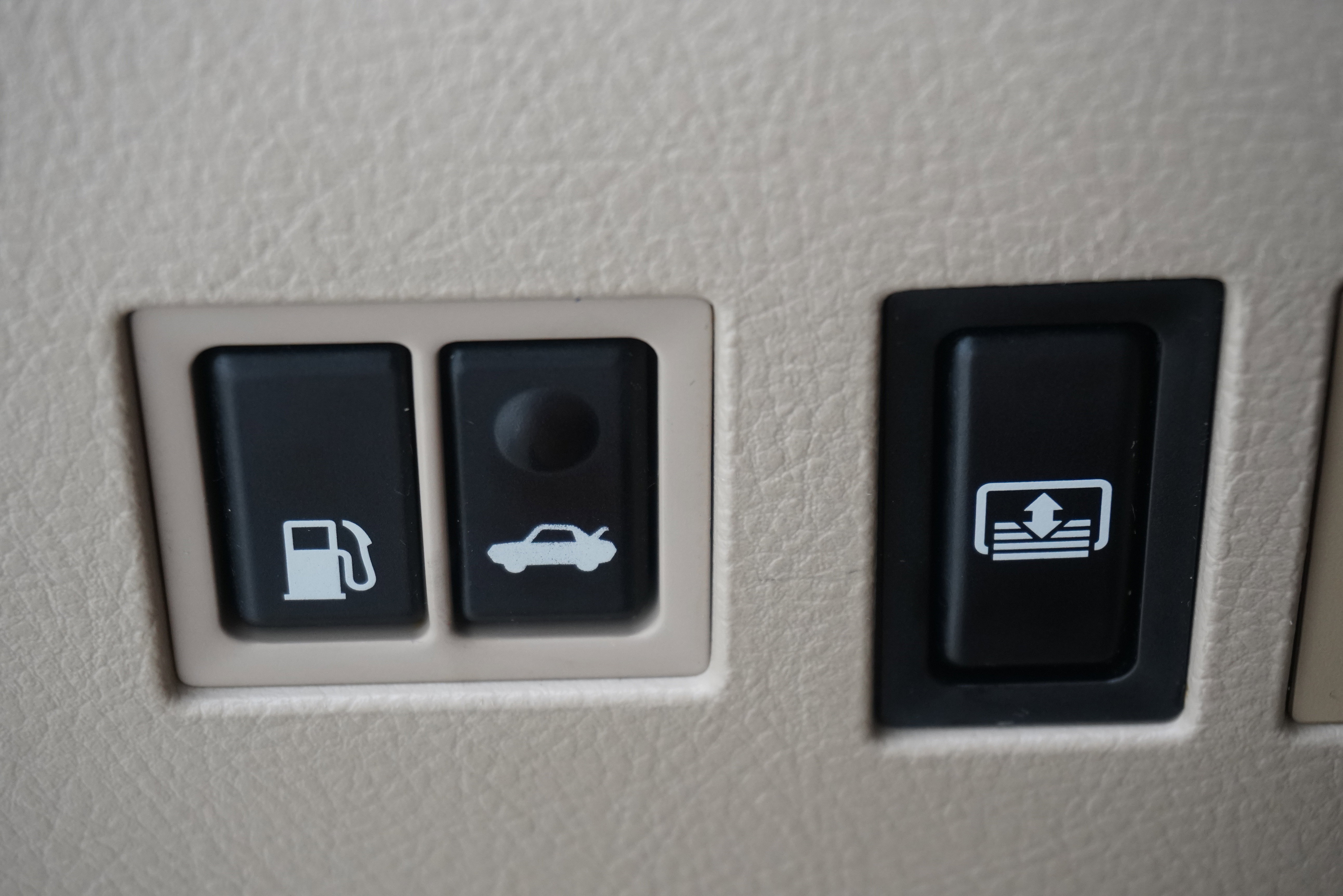 Used 2011 Toyota Avalon Limited FWD image 25