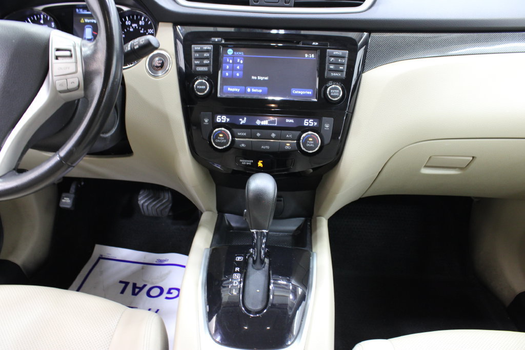 Used 2016 Nissan Rogue SL FWD image 22