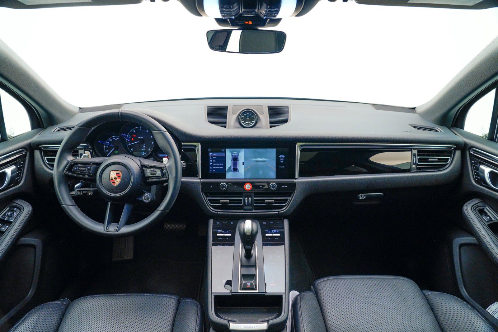 Certified 2025 Porsche Macan AWD/4WD image 20