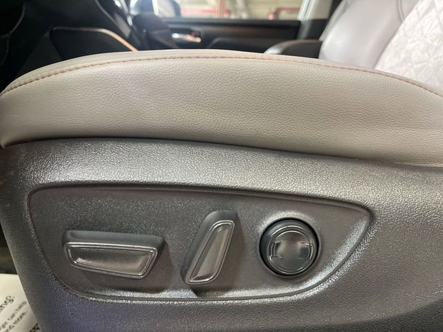 Used 2023 Toyota Highlander Bronze Edition AWD/4WD image 12