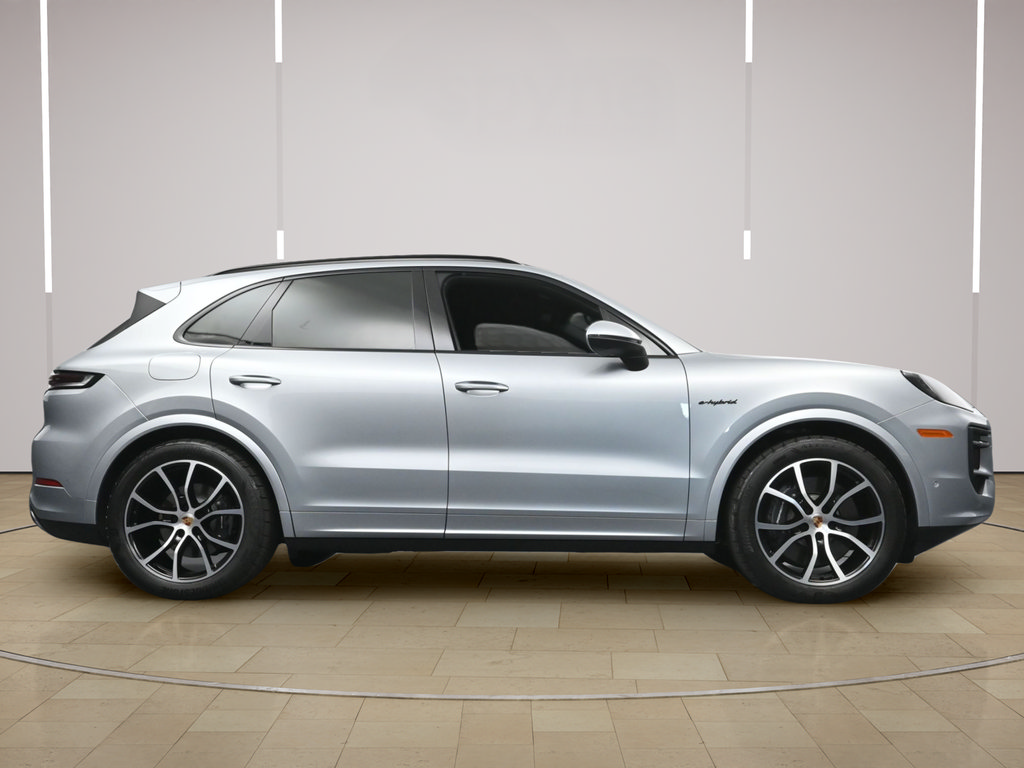Certified 2025 Porsche Cayenne E-Hybrid AWD/4WD image 29