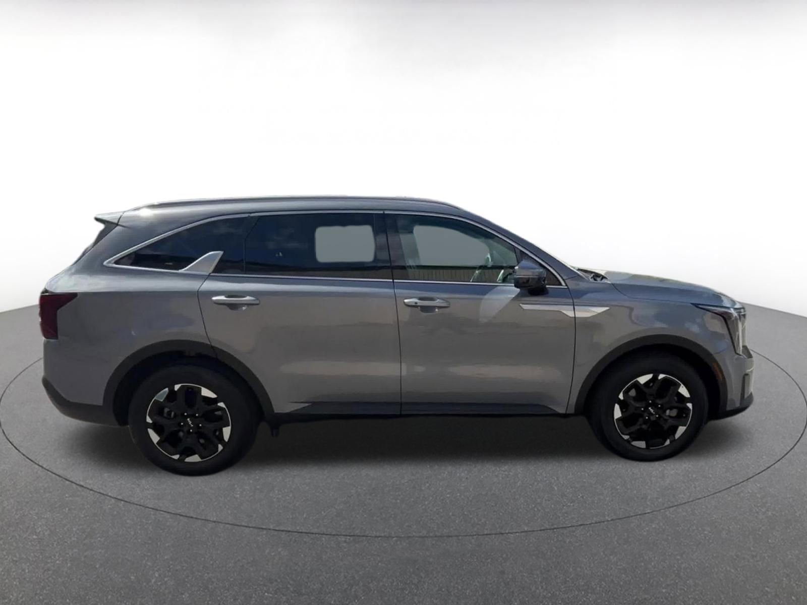 Used 2024 Kia Sorento S image 16