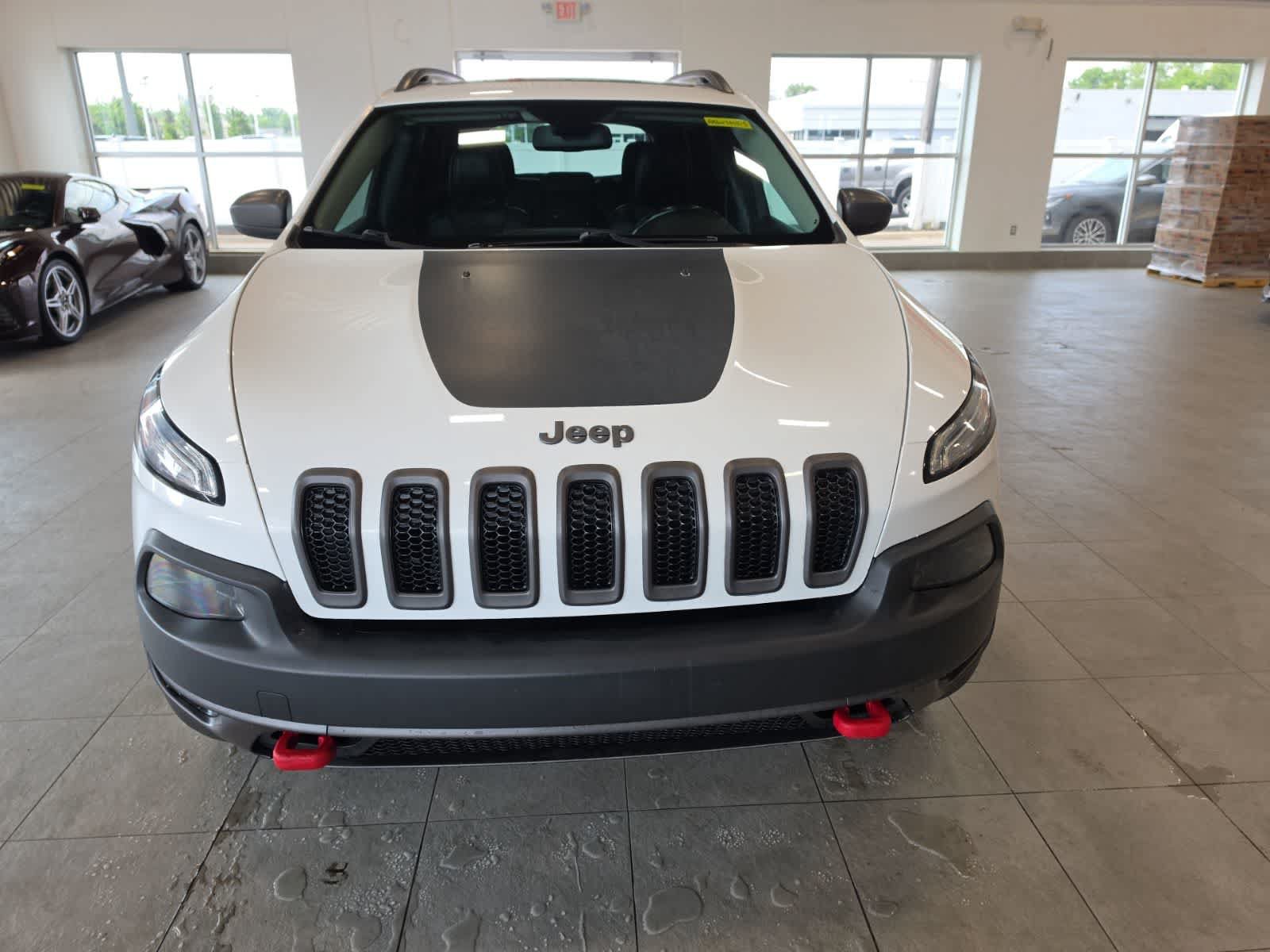 Used 2016 Jeep Cherokee Trailhawk w/ Cold Weather Group AWD/4WD image 3