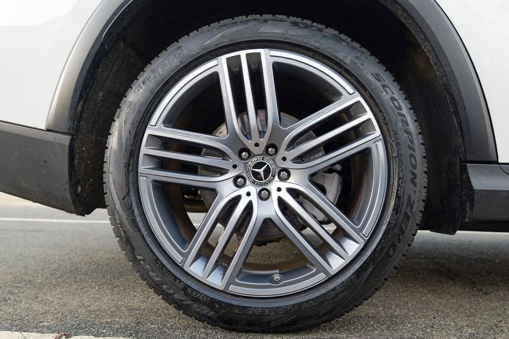 Used 2025 Mercedes-Benz GLS 450 4MATIC image 13