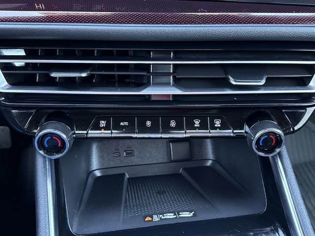 Used 2024 Chevrolet Traverse RS image 24