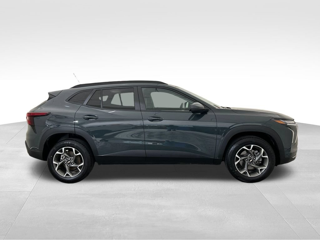 Used 2025 Chevrolet Trax LT FWD image 6
