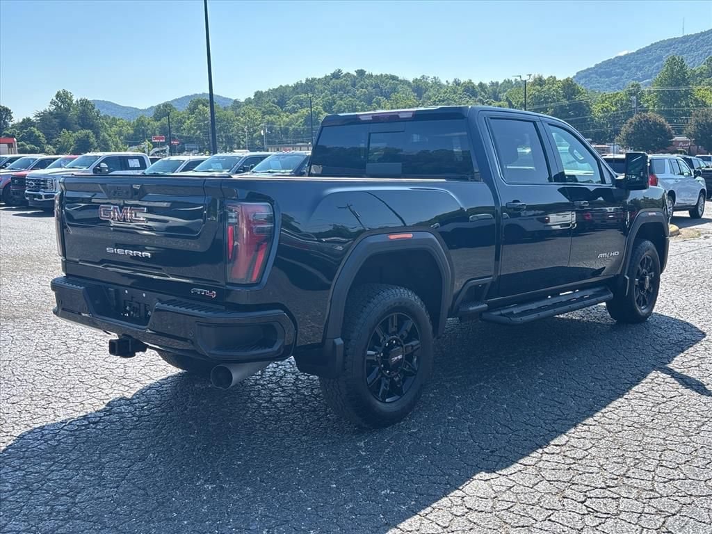 Used 2025 GMC Sierra 2500 AT4 w/ Technology Package AWD/4WD image 8