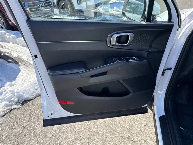Used 2024 Kia Sorento LX image 13