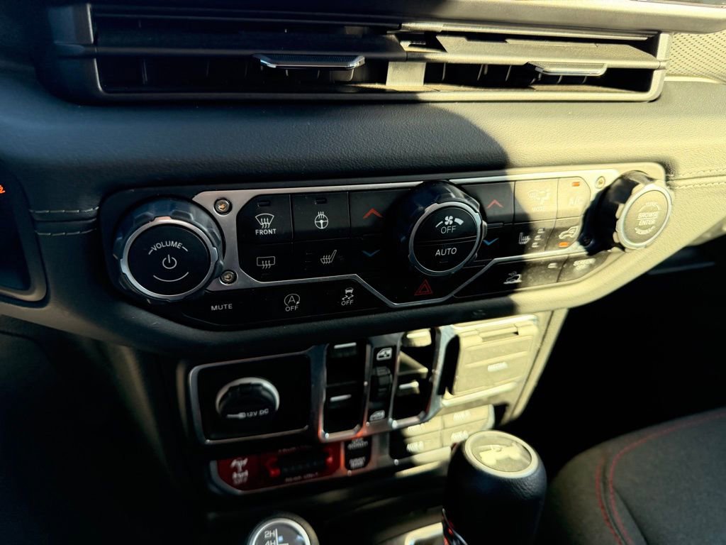 Used 2024 Jeep Wrangler Unlimited Rubicon w/ Technology Group image 23