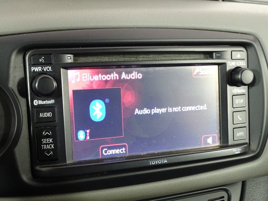 Used 2015 Toyota Yaris L image 26