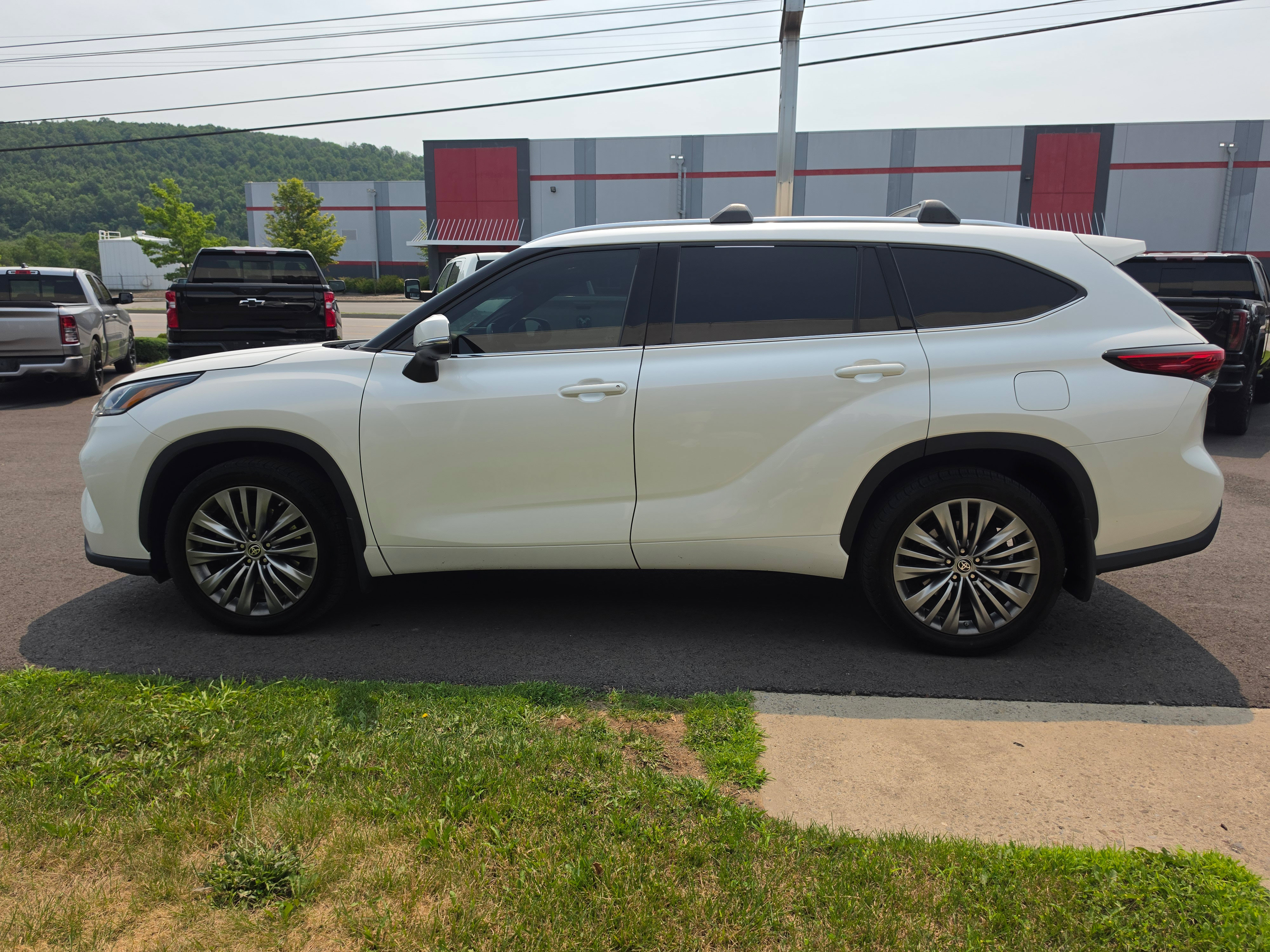 Used 2021 Toyota Highlander Platinum AWD/4WD image 7