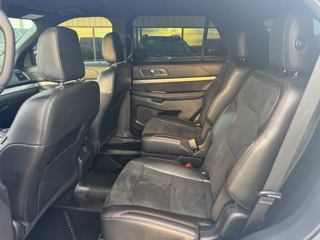 Used 2018 Ford Explorer XLT w/ Equipment Group 202A image 12
