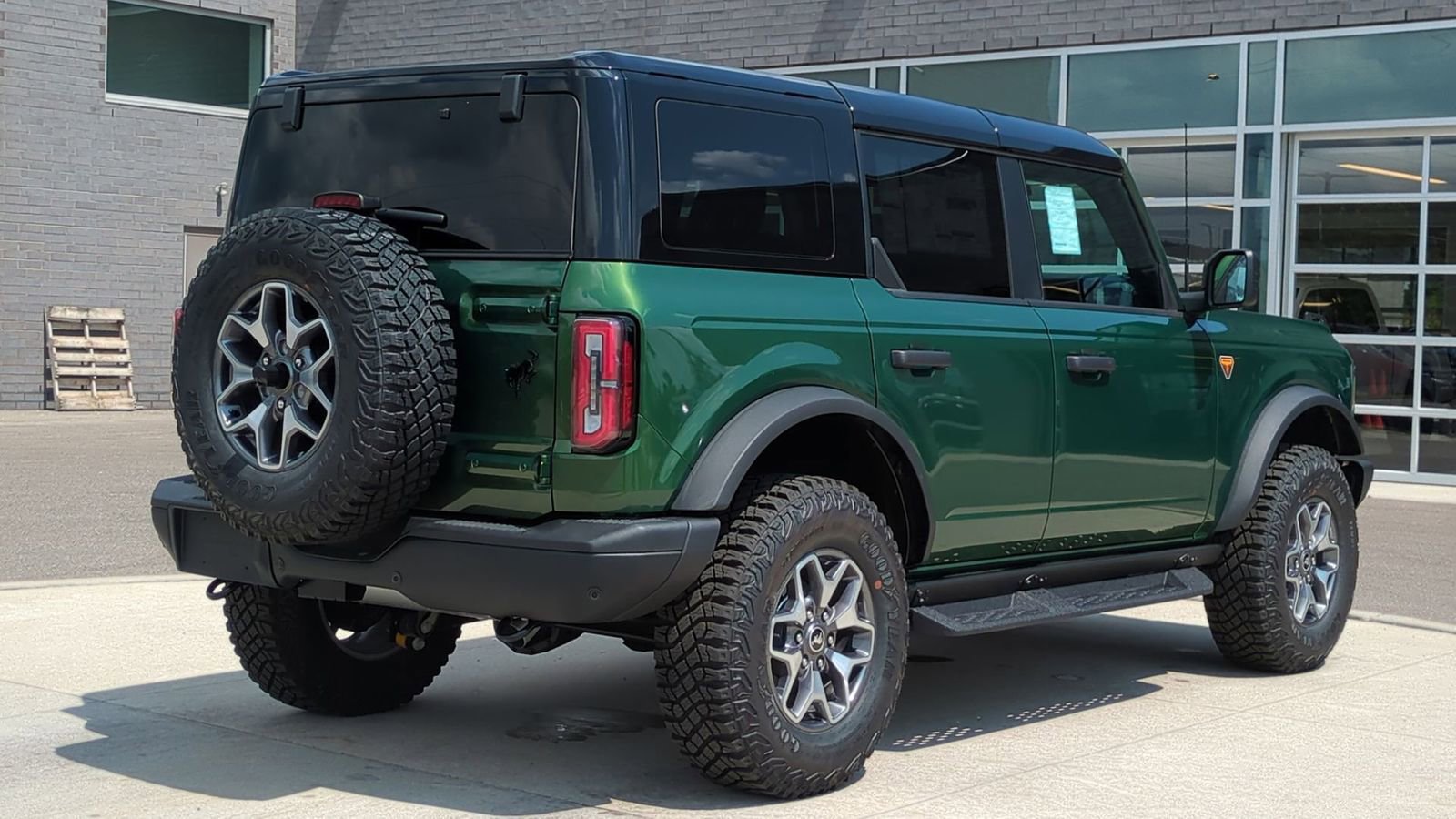 New 2025 Ford Bronco Badlands image 6