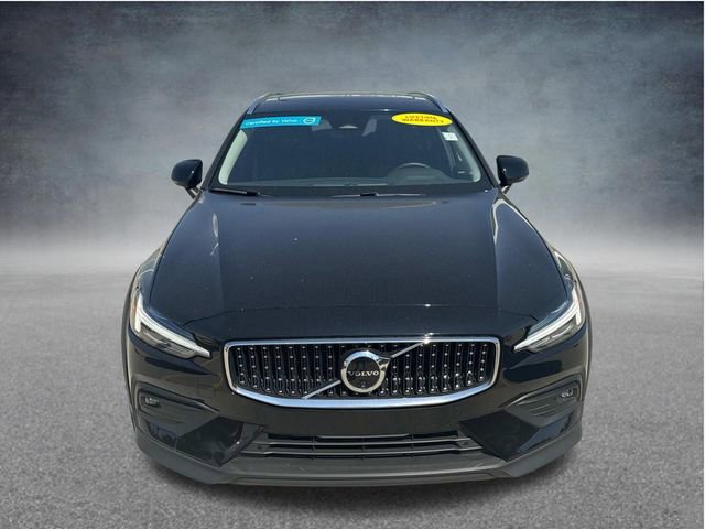 Used 2025 Volvo V60 B5 Cross Country Plus AWD/4WD image 3