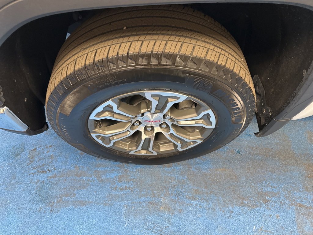 Certified 2025 GMC Sierra 1500 SLT image 15