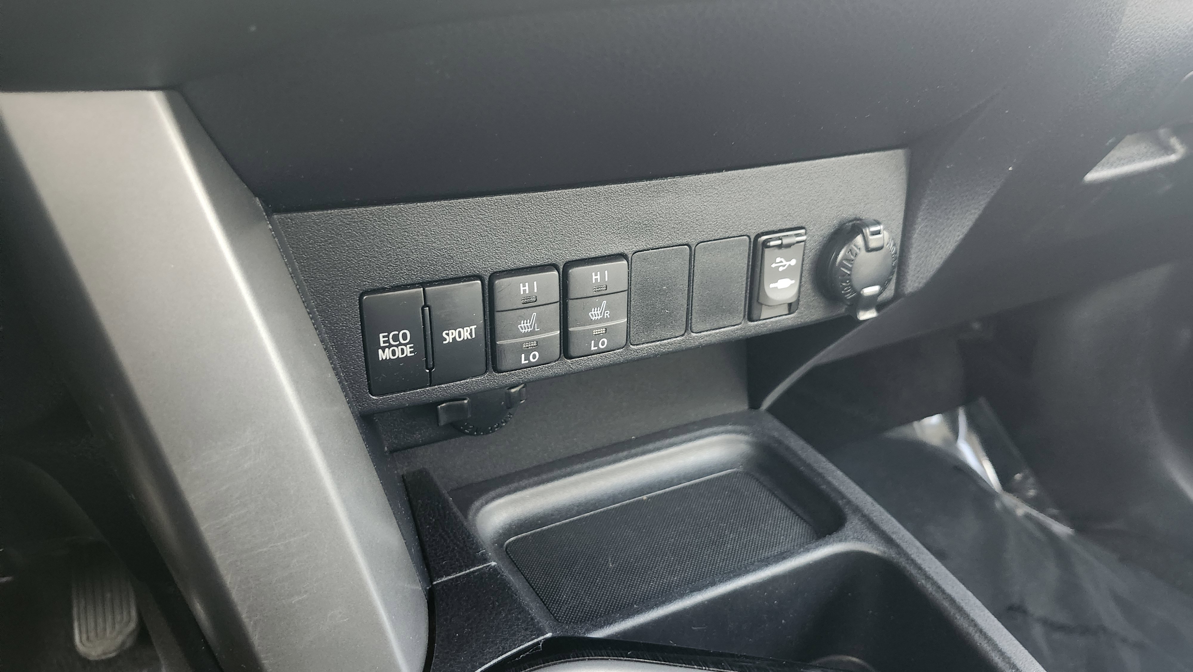 Used 2016 Toyota RAV4 Limited image 9