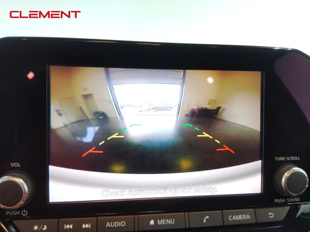 Used 2022 Nissan Pathfinder SV image 19