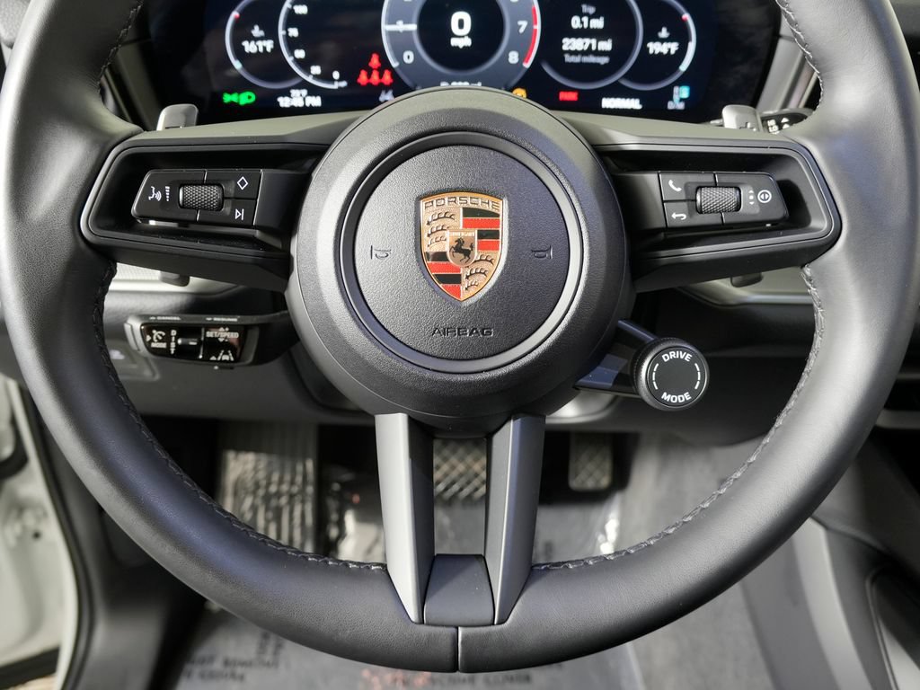 Certified 2024 Porsche Cayenne w/ Premium Package AWD/4WD image 27