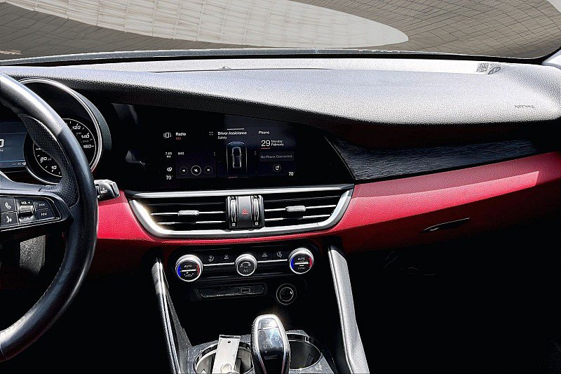Used 2020 Alfa Romeo Giulia w/ Nero Edizione RWD image 4