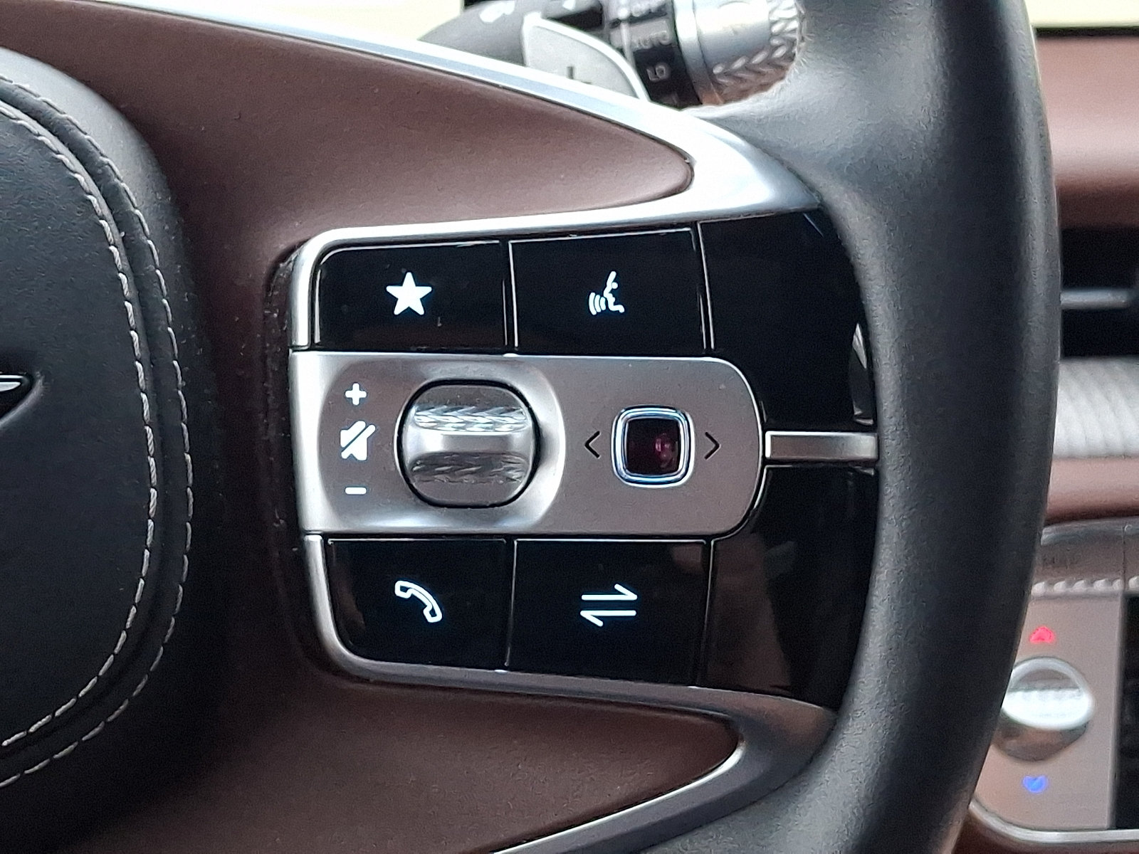 Certified 2023 Genesis G90 3.5T AWD/4WD image 24