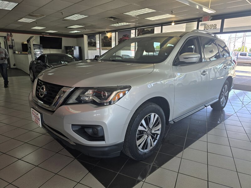 Used 2019 Nissan Pathfinder SV AWD/4WD image 1
