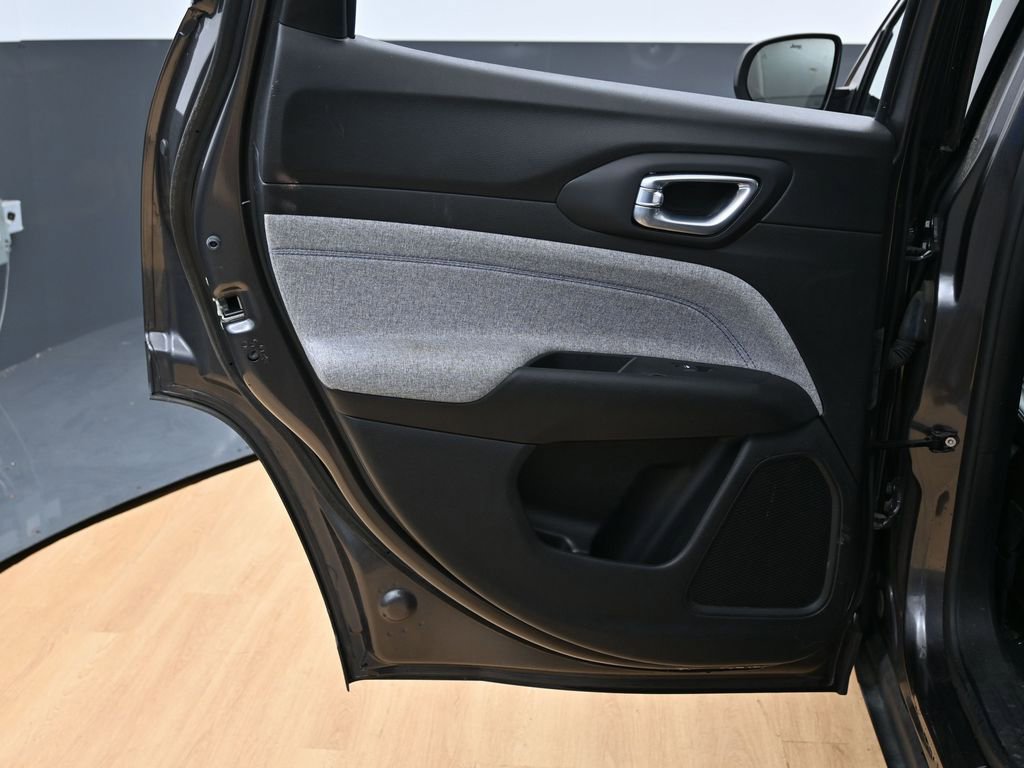 Used 2022 Jeep Compass Latitude image 38