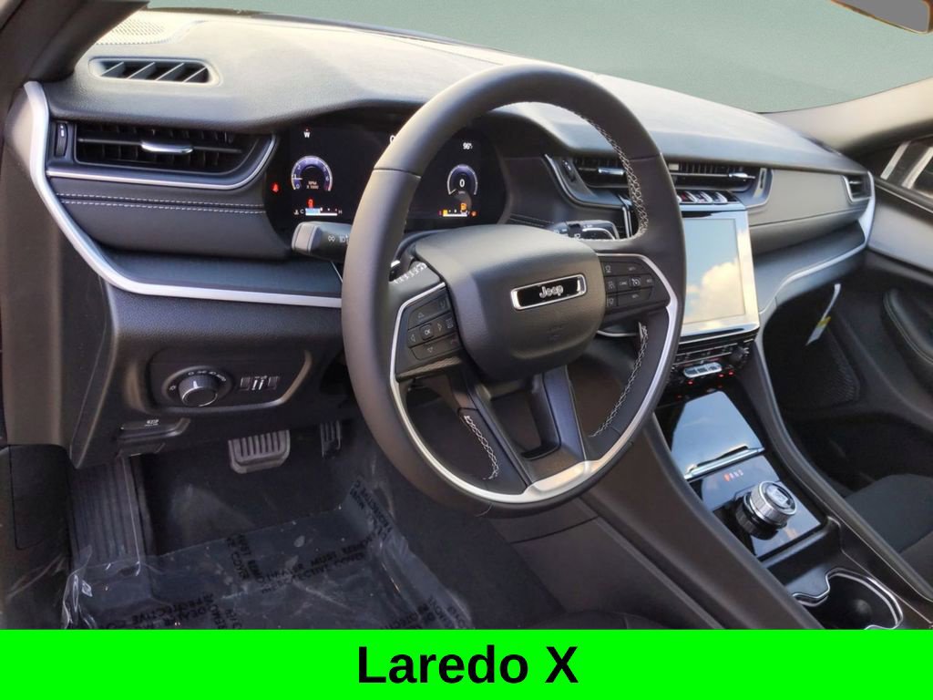 Used 2025 Jeep Grand Cherokee L Laredo w/ Luxury Tech Group I RWD image 15