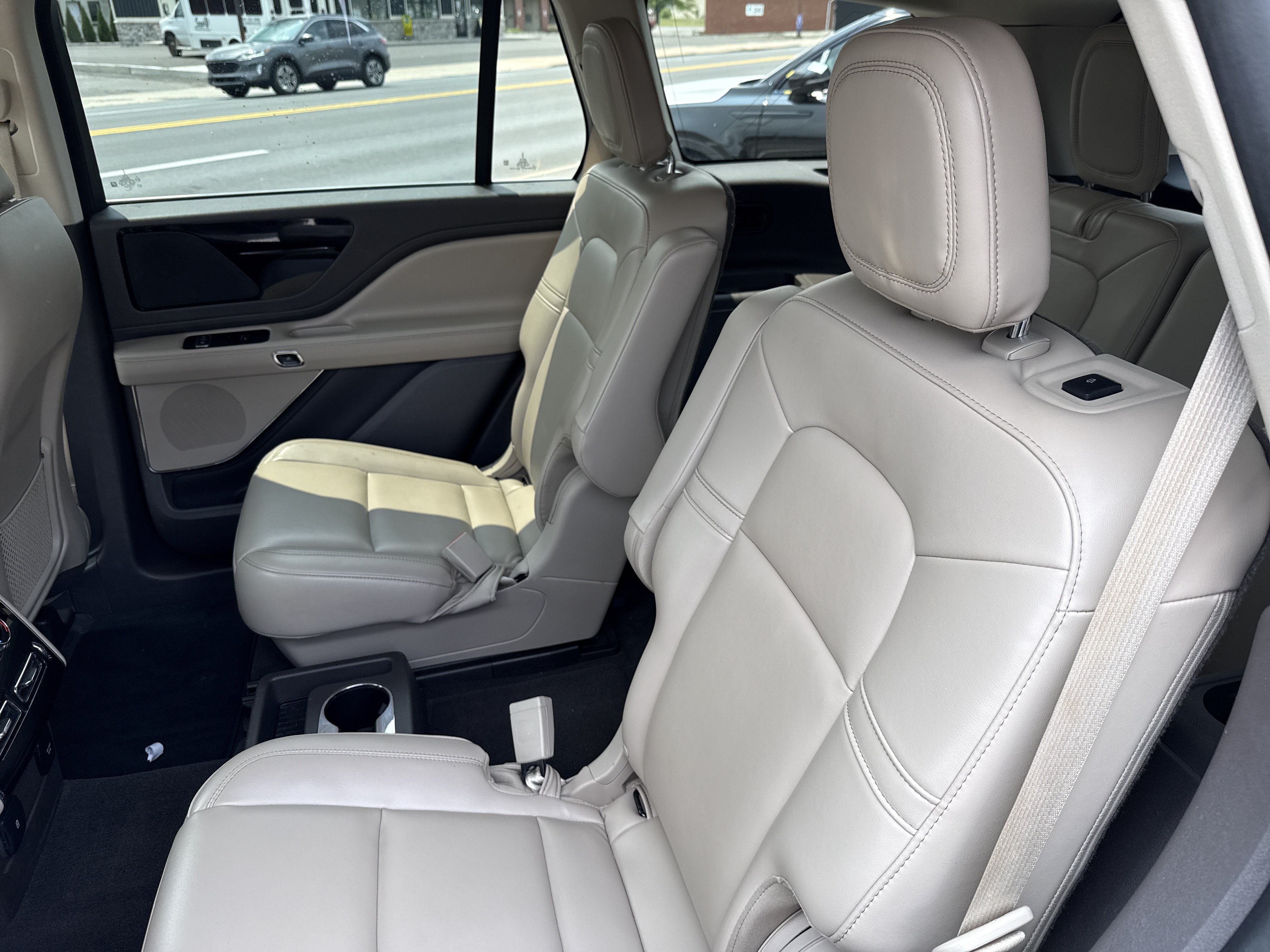 Used 2022 Lincoln Aviator AWD w/ Premium Package image 13