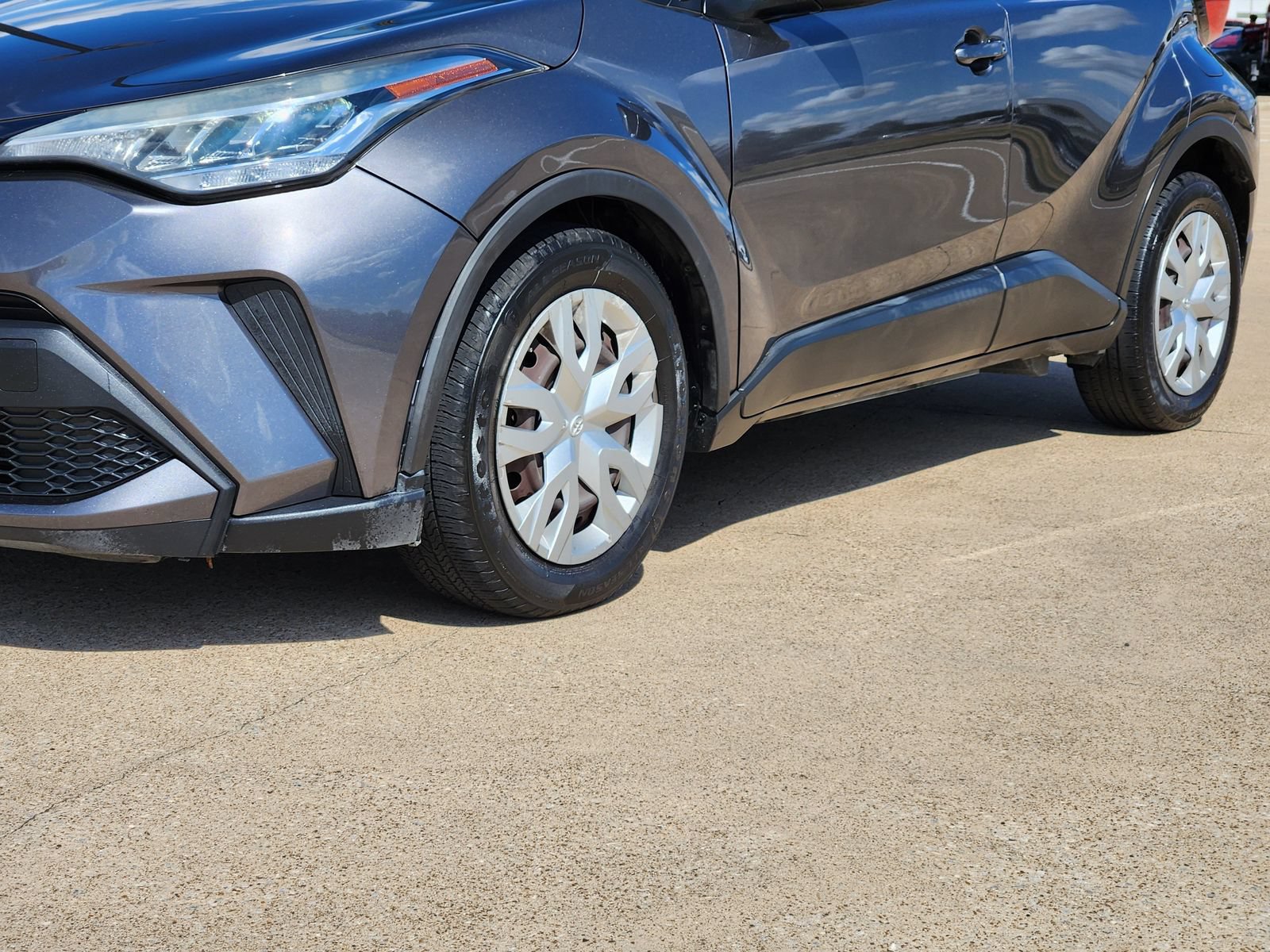 Used 2021 Toyota C-HR LE FWD image 10