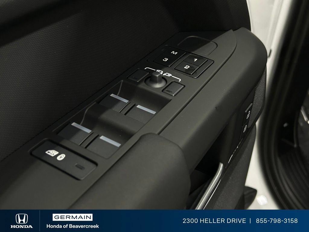 Used 2025 Land Rover Defender 110 S AWD/4WD image 18