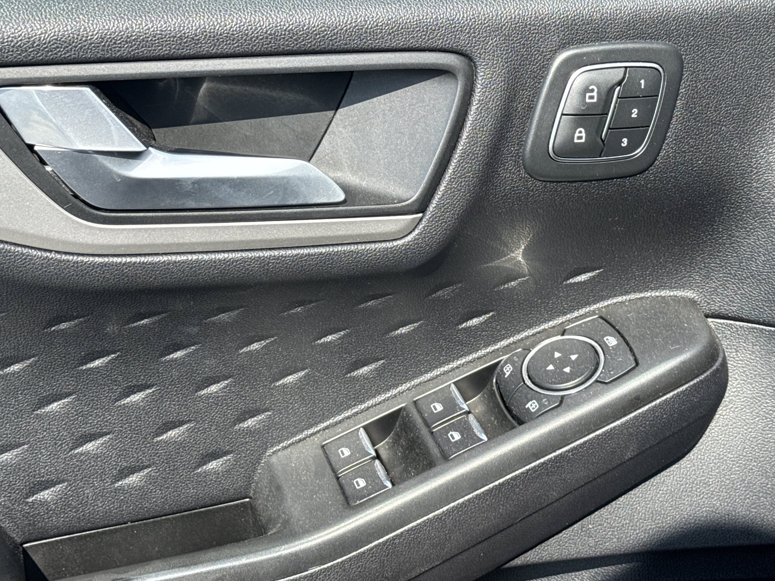 Used 2020 Ford Escape SEL AWD/4WD image 5