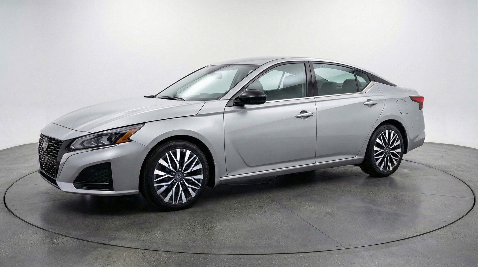 Used 2025 Nissan Altima 2.5 SV image 3