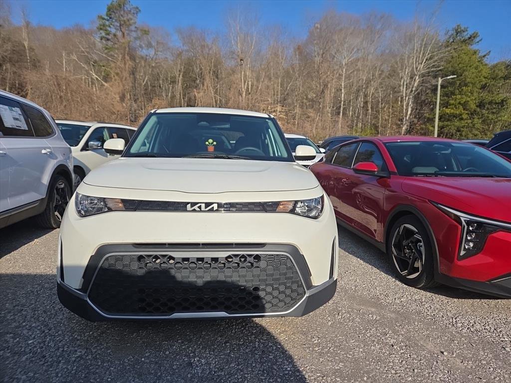 Used 2023 Kia Soul LX image 2