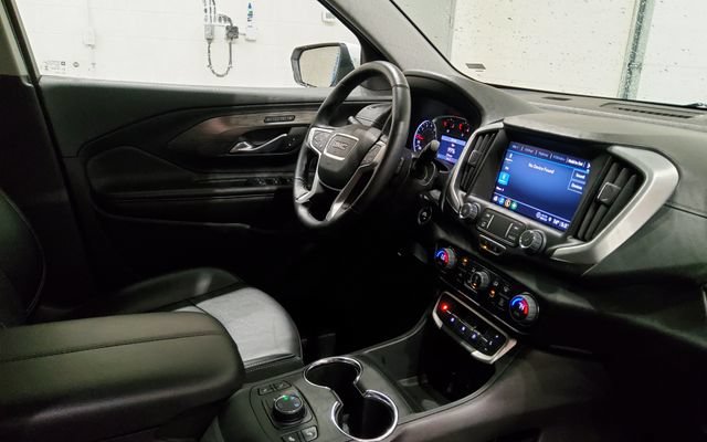 Used 2024 GMC Terrain SLT AWD/4WD image 21